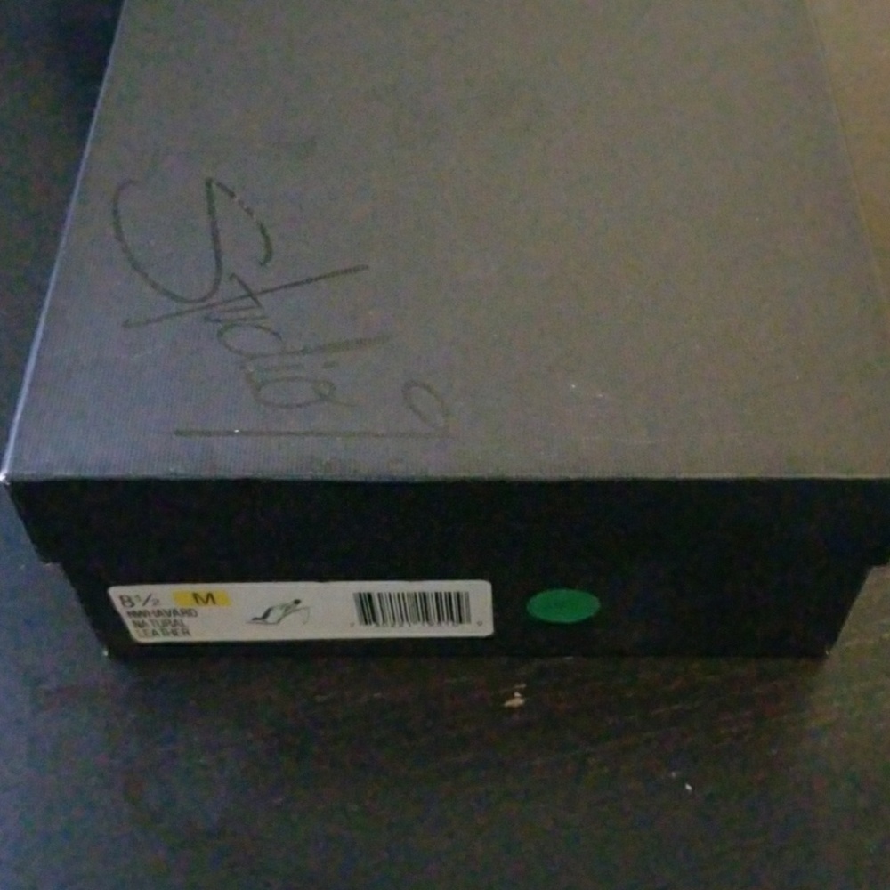 Shoes - Picture 4 of 4